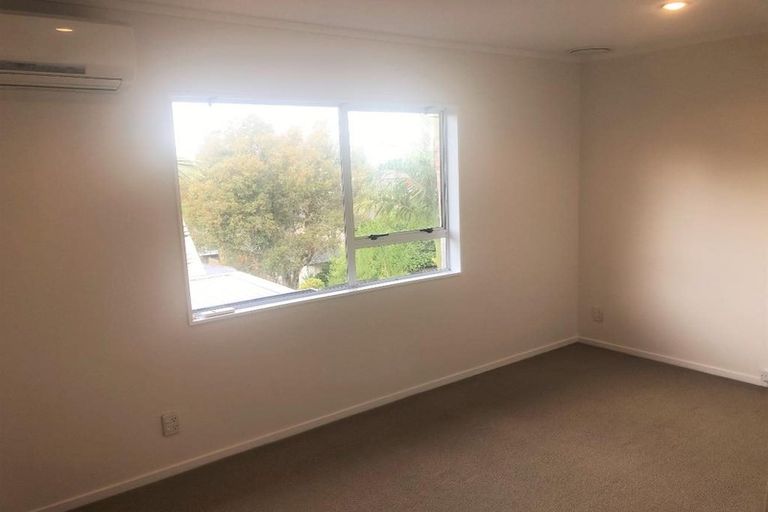 Photo of property in 1/57b Woodlands Crescent, Browns Bay, Auckland, 0630