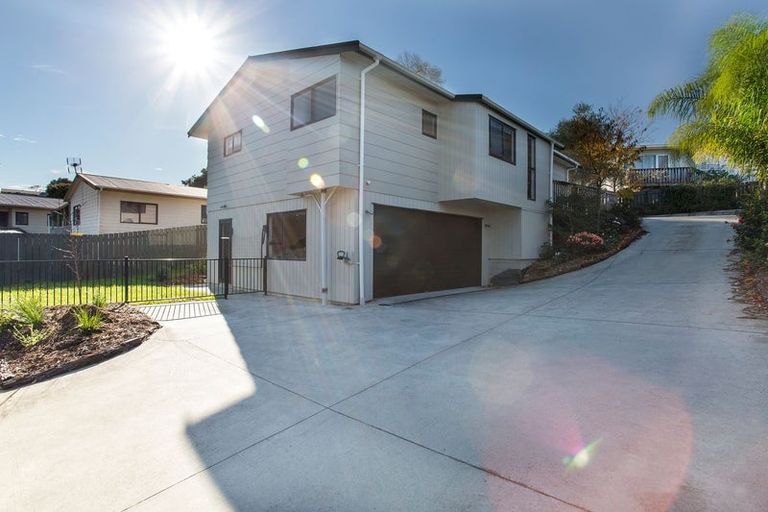 Photo of property in 7 Flaunty Place, West Harbour, Auckland, 0618