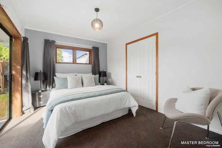 Photo of property in 1/934 East Coast Road, Northcross, Auckland, 0630