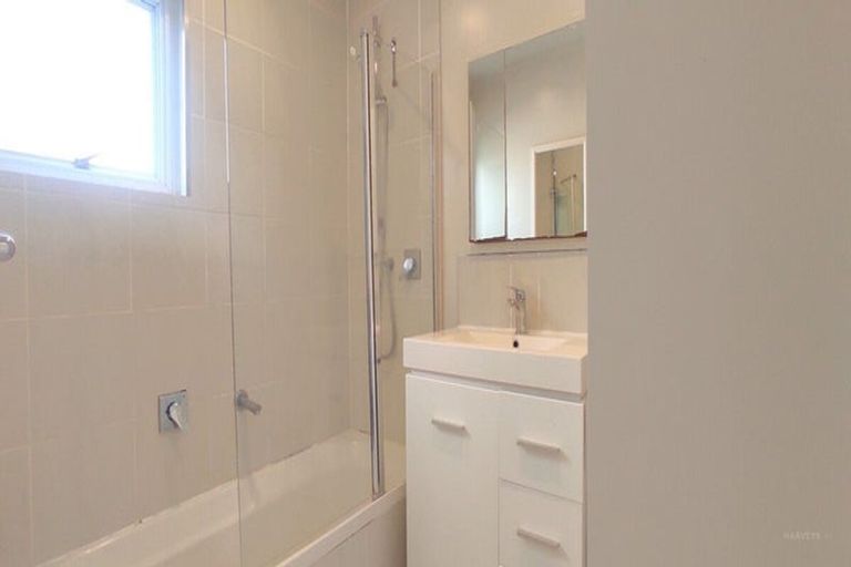 Photo of property in 2/112 View Road, Sunnyvale, Auckland, 0612