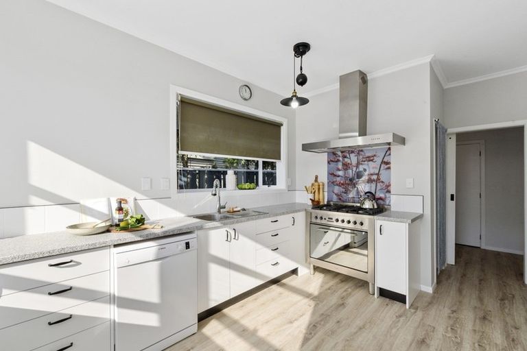 Photo of property in 35 Chester Street, Levin, 5510