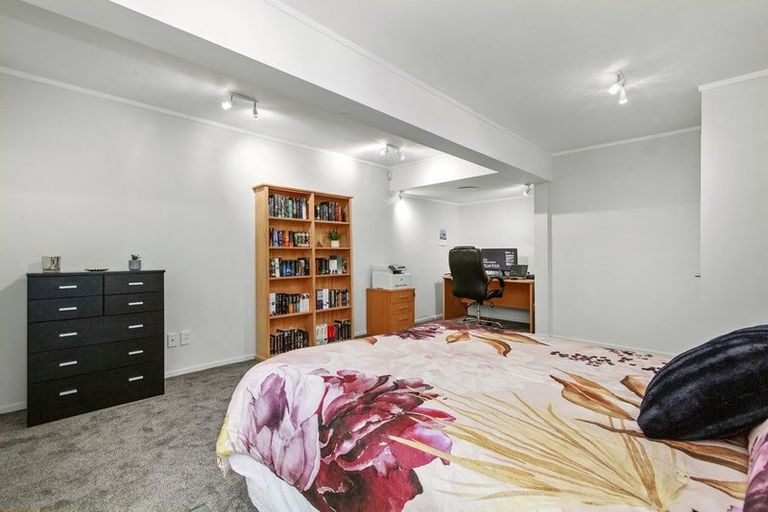 Photo of property in 9 Ordley Grove, Tawa, Wellington, 5028