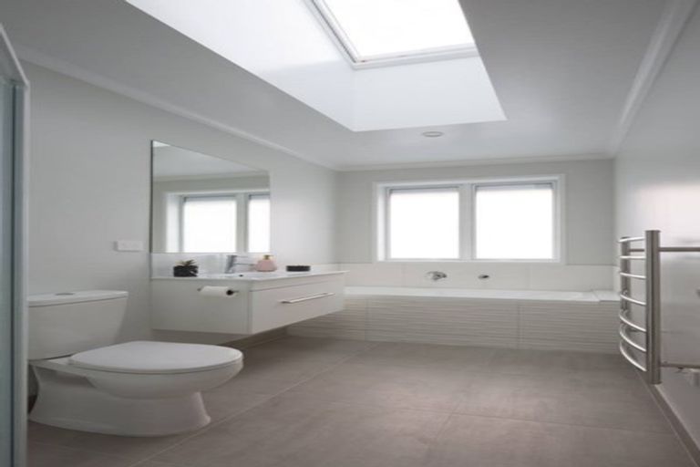 Photo of property in 33 Tahuna Minhinnick Drive, Glenbrook, 2681