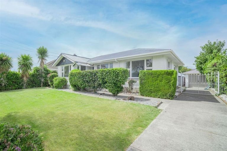 Photo of property in 53 Greendale Avenue, Avonhead, Christchurch, 8042