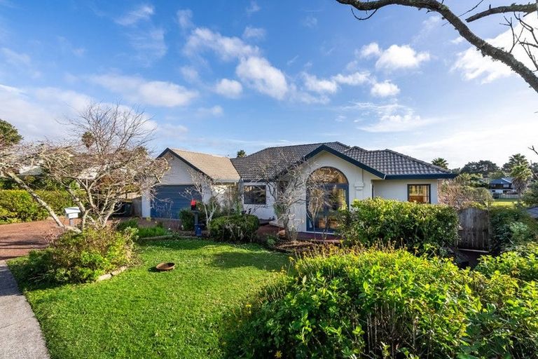 Photo of property in 12 Tyrico Close, Unsworth Heights, Auckland, 0632