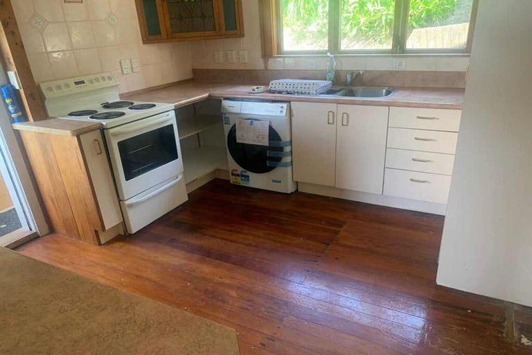 Photo of property in 35 Kahu Road, Paremata, Porirua, 5024