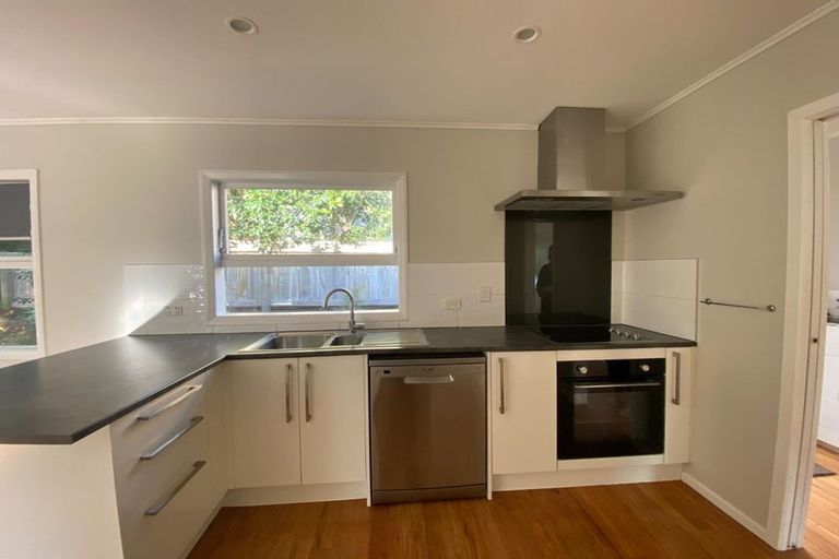 Photo of property in 16a Walbrook Road, Manly, Whangaparaoa, 0930
