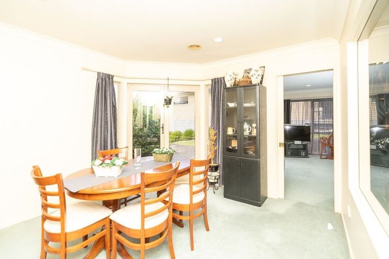 Photo of property in 17 Highgrove Drive, Grandview Heights, Hamilton, 3200