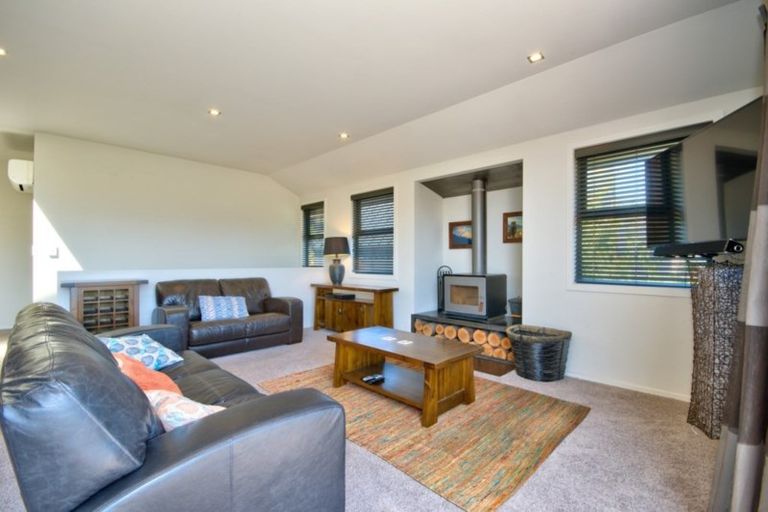 Photo of property in 33 Rannoch Drive, Jacks Point, Queenstown, 9371