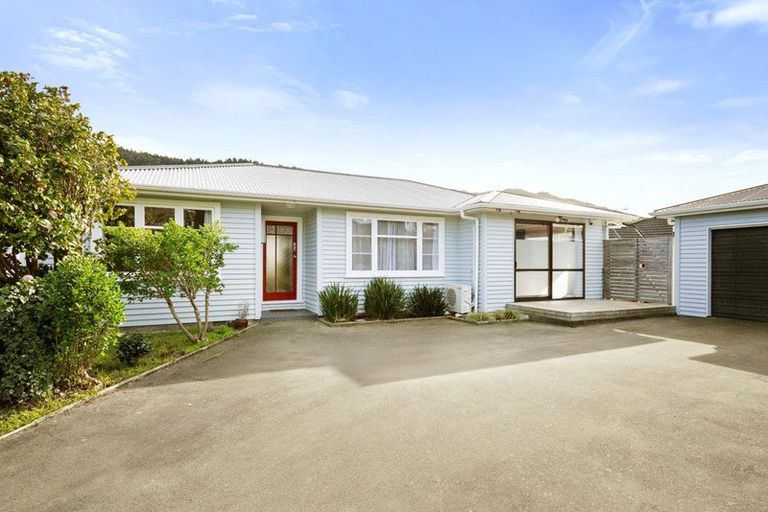 Photo of property in 3 Findlay Street, Tawa, Wellington, 5028
