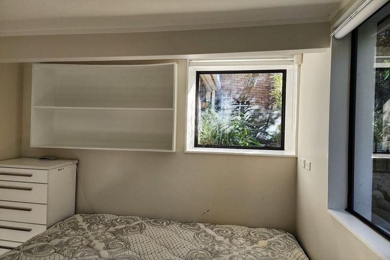 Photo of property in 102 Wiseley Road, West Harbour, Auckland, 0618