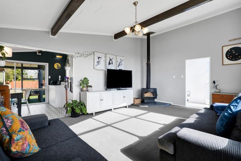 Photo of property in 17 Oberon Street, Stratford, 4332