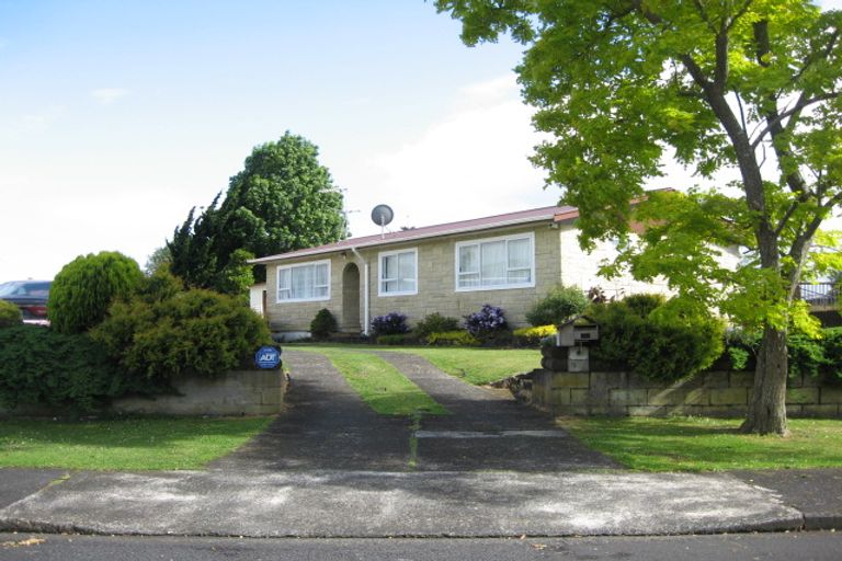 Photo of property in 18 Marybeth Place, Rosehill, Papakura, 2113