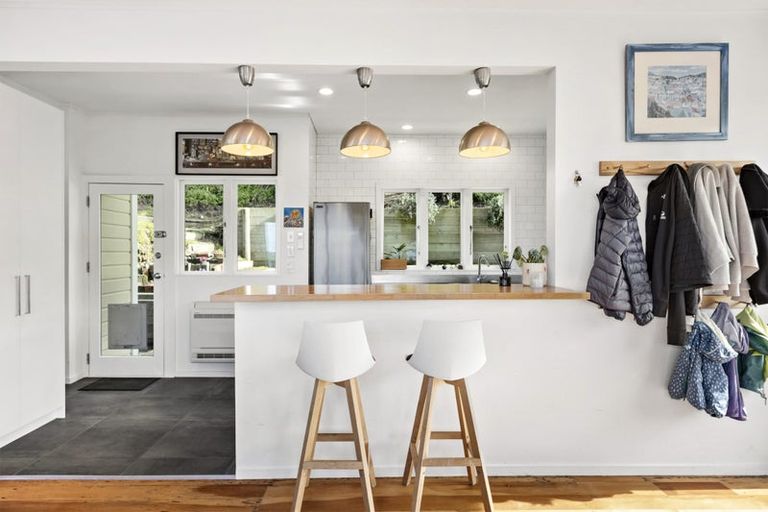 Photo of property in 82 Owhiro Bay Parade, Owhiro Bay, Wellington, 6023