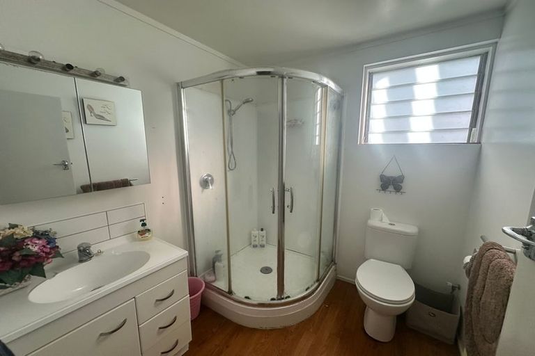 Photo of property in 44a Marine Parade, Mellons Bay, Auckland, 2014