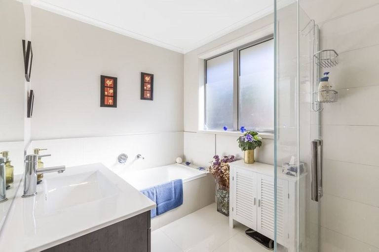 Photo of property in 16 Ruth Craig Place, Stanmore Bay, Whangaparaoa, 0932