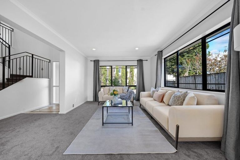 Photo of property in 26 Thornbury Crescent, East Tamaki Heights, Auckland, 2016