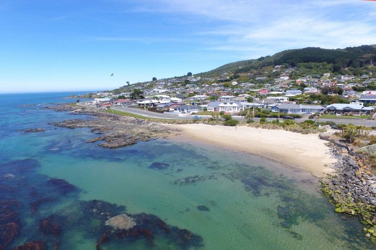 Photo of property in 252 Marine Parade, Bluff, 9814