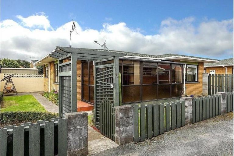 Photo of property in 6 Holsworthy Road, Lower Vogeltown, New Plymouth, 4310