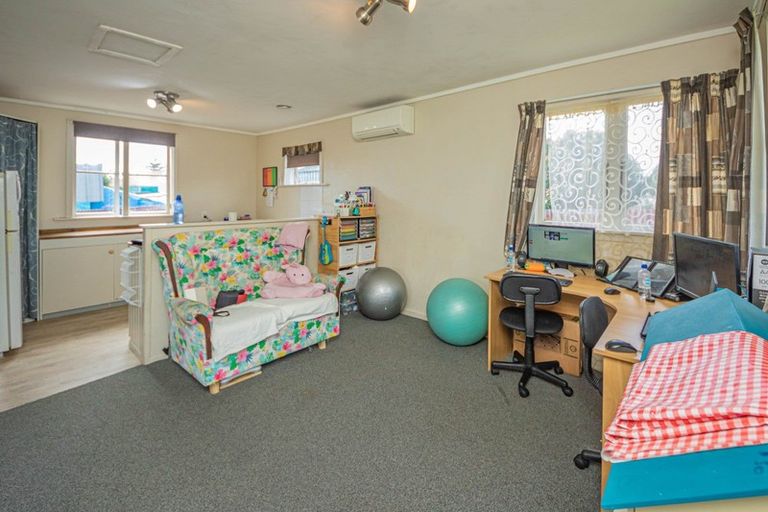 Photo of property in 12a Hokio Beach Road, Levin, 5510