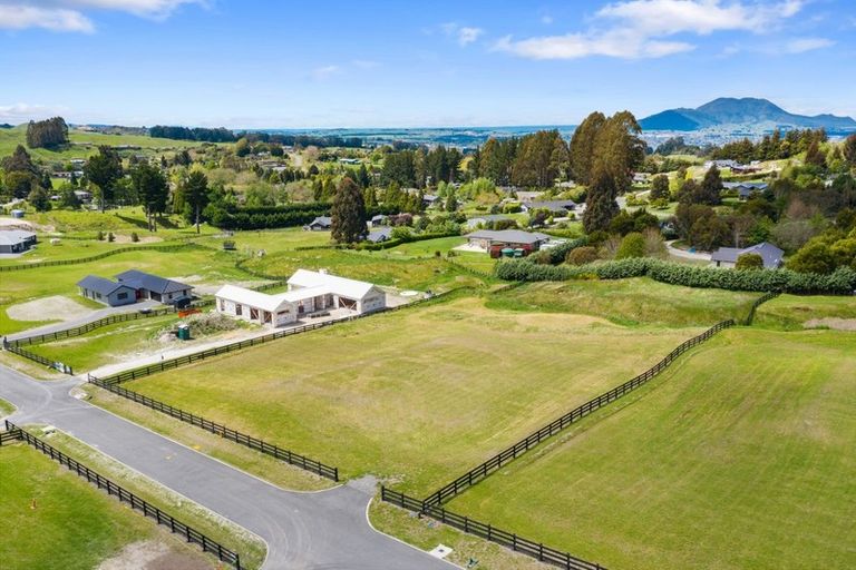 Photo of property in 15 Lochinvar Lane, Acacia Bay, Taupo, 3385