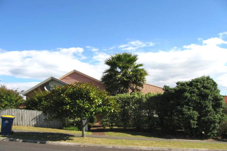 Photo of property in 7 Mandeville Place, Unsworth Heights, Auckland, 0632