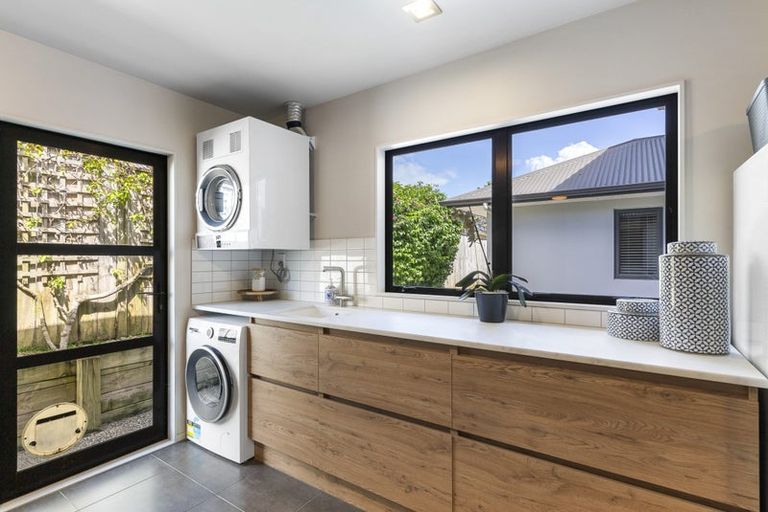 Photo of property in 43 Kenmure Avenue, Forrest Hill, Auckland, 0620