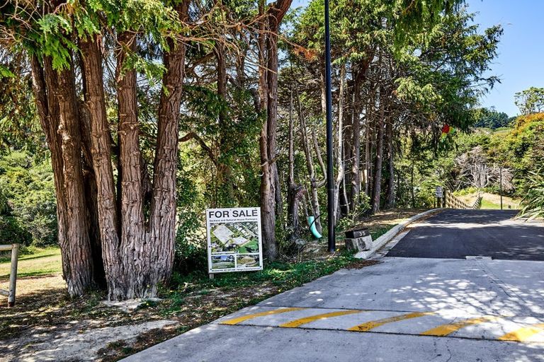 Photo of property in 1 Te Ara Kohuhu, Tawa, Wellington, 5028