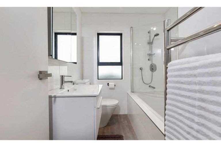 Photo of property in 50 Makamaka Lane, Albany Heights, Auckland, 0632