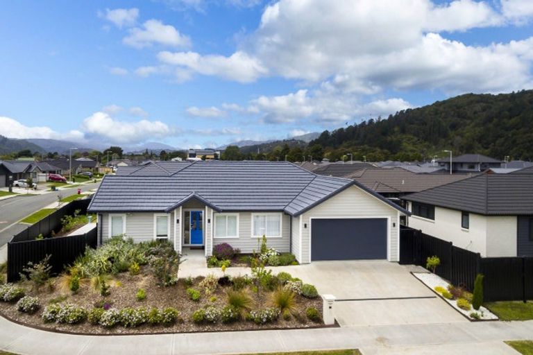 Photo of property in 15 Filmer Crescent, Wallaceville, Upper Hutt, 5018