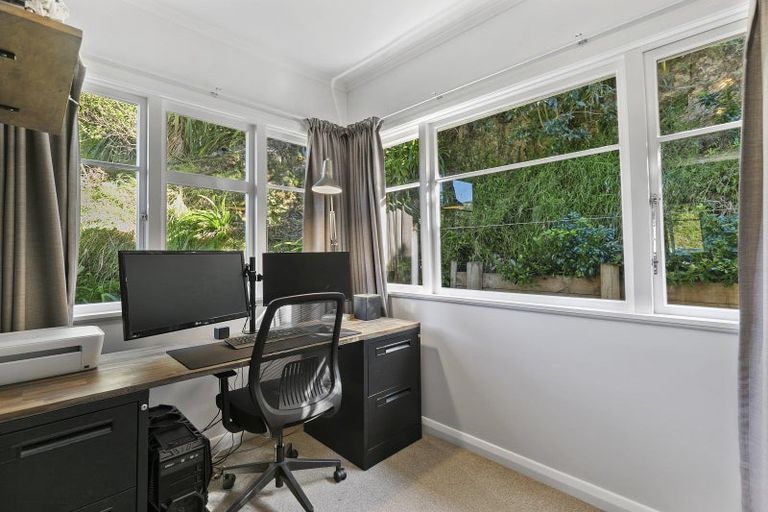 Photo of property in 51 Jackson Street, Island Bay, Wellington, 6023