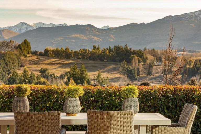 Photo of property in 92 Threepwood Road, Lake Hayes, Queenstown, 9371