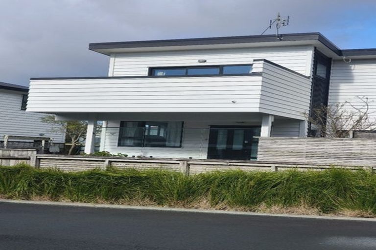 Photo of property in 7b Phillip Street, Johnsonville, Wellington, 6037