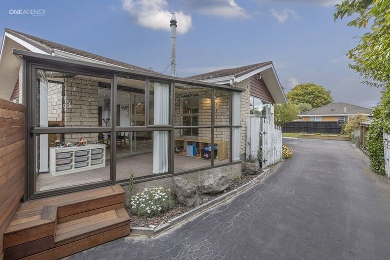 Photo of property in 15 Chilton Drive, Mairehau, Christchurch, 8052