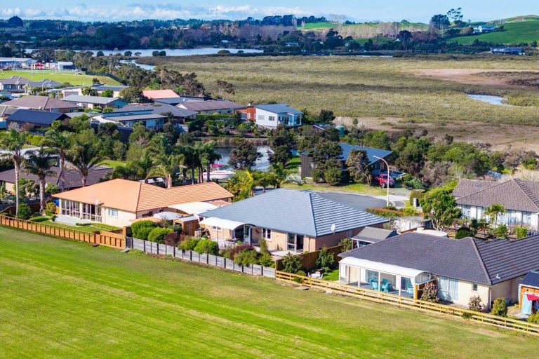 Photo of property in 72 Kedge Drive, Mangawhai, 0505