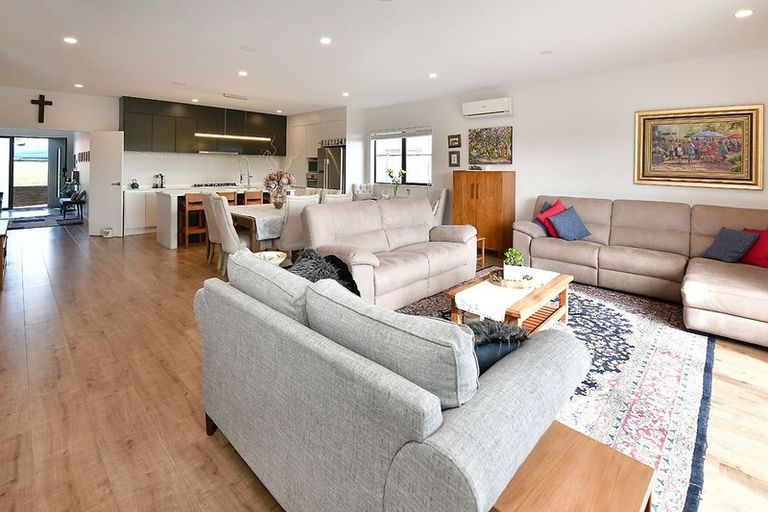 Photo of property in 46 Harvest Avenue, Orewa, 0931