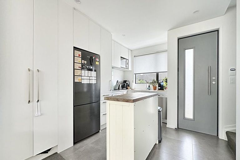 Photo of property in 30 Cessna Crescent, Mangere, Auckland, 2022