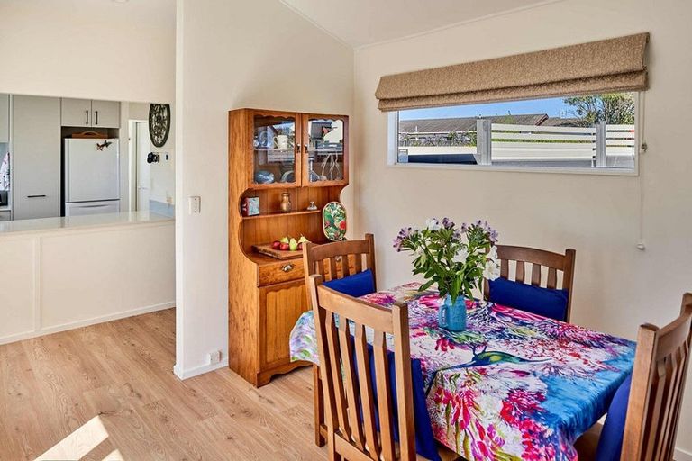 Photo of property in 39 James Cook Drive, Whitby, Porirua, 5024