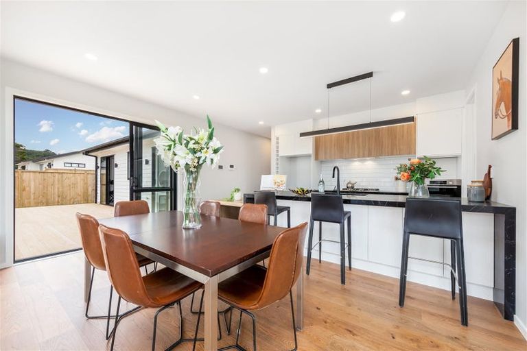 Photo of property in 22 Lewis Younie Road, Kumeu, 0810