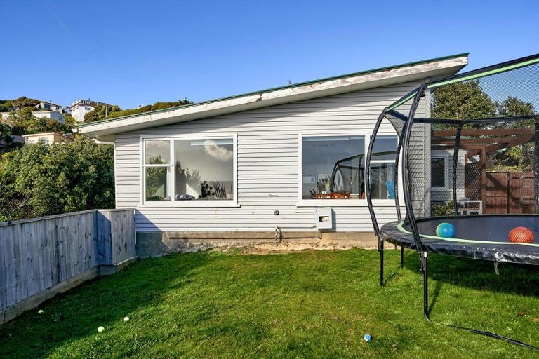Photo of property in 1 Kahu Road, Paremata, Porirua, 5024