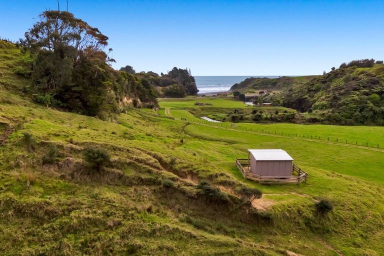 Photo of property in 2 Rapanui Road, Tongaporutu, Urenui, 4378