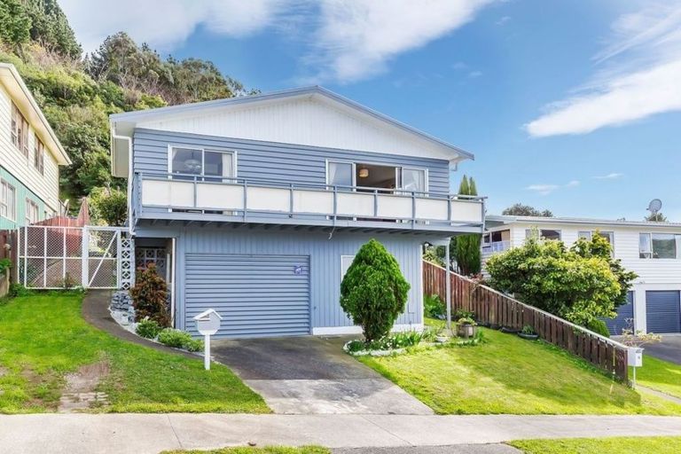 Photo of property in 14 Katarina Grove, Tawa, Wellington, 5028