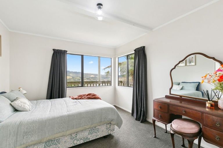 Photo of property in 13 Chastudon Place, Tawa, Wellington, 5028