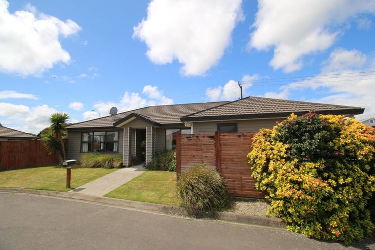 Photo of property in 2 Angelina Way, Kelvin Grove, Palmerston North, 4414