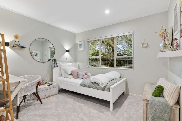 Photo of property in 6a Handley Avenue, Narrow Neck, Auckland, 0624