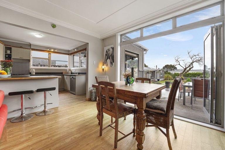 Photo of property in 14 Barrett Street, Westown, New Plymouth, 4310