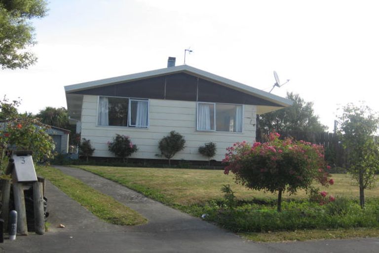 Photo of property in 1 Cypress Place, Aramoho, Whanganui, 4500
