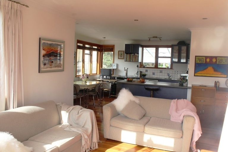 Photo of property in 1/102 Beresford Street, Bayswater, Auckland, 0622