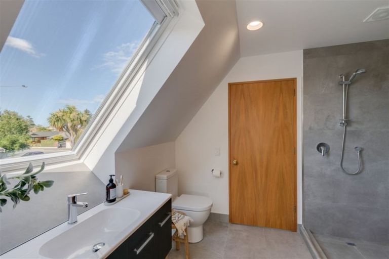 Photo of property in 2/145a Blighs Road, Strowan, Christchurch, 8052