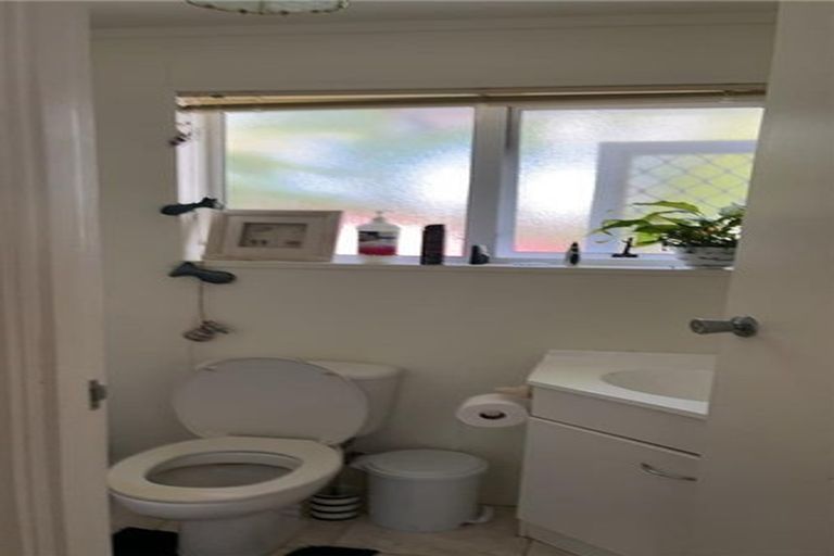 Photo of property in 293 Boord Crescent, Kumeu, 0891